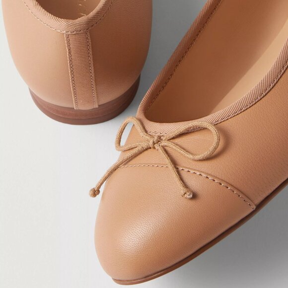 New In Box -7.5- Ann Taylor Cap Toe Leather Ballet Flat - Picture 2 of 10